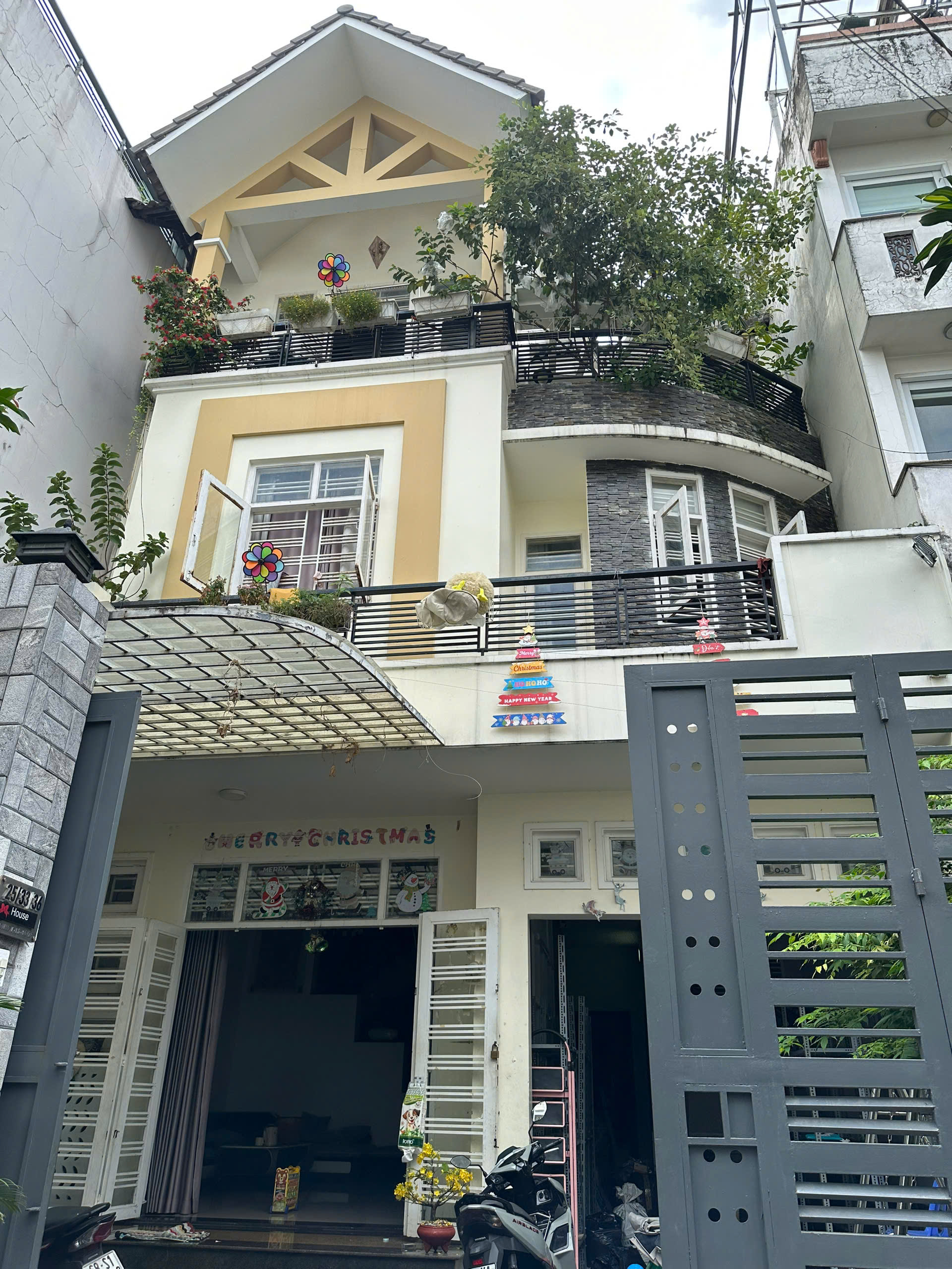 NHÀ NGANG LỚN 8×20 BÙI QUANG LÀ GÒ VẤP – FULL NỘI THẤT – Ô TÔ VÀO SÂN